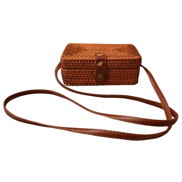 NEW Rattan Woven Crossbody Shoulder Bag Rectangle Snap Close Expressions NYC - Picture 1 of 11